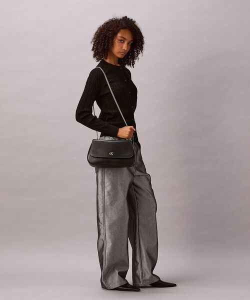 Calvin Klein（カルバン・クライン）の「ショルダーバッグ - CK コンバーチブルミディアムショルダーバッグ（ショルダーバッグ・レディース・ブラック/ブラウン/グリーン系その他・FREE）」の12枚目の写真