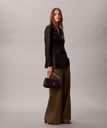 Calvin Klein（カルバン・クライン）の「ショルダーバッグ - CK コンバーチブルミディアムショルダーバッグ（ショルダーバッグ）」