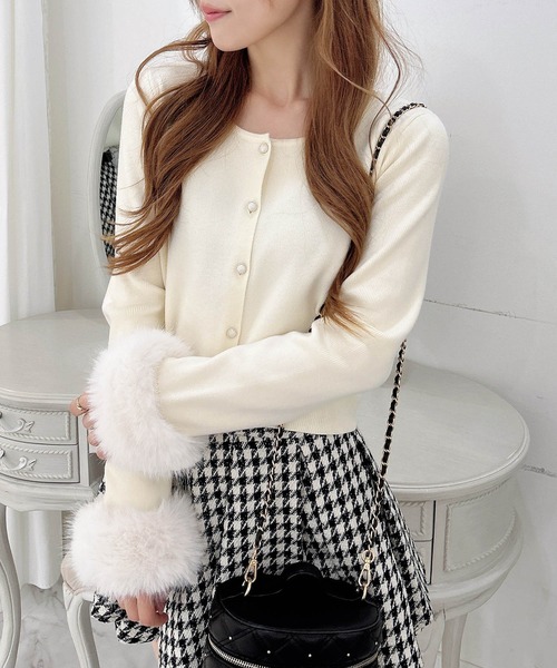 INGNI（イング）の「【WEB限定】袖口エコファーニットカーディガン（カーディガン/ボレロ・レディース・ピンク/ブラック/アイボリー・M）」の7枚目の写真