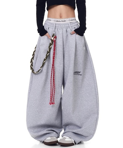 mushwear(マッシュウェア)の「ロープチェーン付き ワイドスウェットパンツ(スウェットパンツ・メンズ・グレー/ブラック・SMALL/MEDIUM/LARGE/X-LARGE)」の9枚目の写真