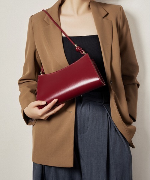 NiiNa(ニーナ)の「【 NiiNa / ニーナ 】高品質牛革スリムレザーショルダーバッグ(ショルダーバッグ・レディース・ブラック/ホワイト/レッド・FREE)」の3枚目の写真