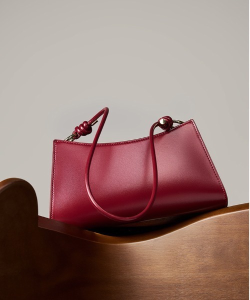 NiiNa(ニーナ)の「【 NiiNa / ニーナ 】高品質牛革スリムレザーショルダーバッグ(ショルダーバッグ・レディース・ブラック/ホワイト/レッド・FREE)」の5枚目の写真