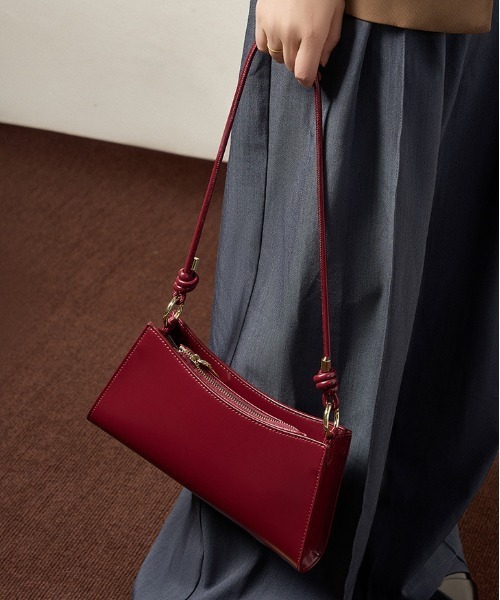 NiiNa(ニーナ)の「【 NiiNa / ニーナ 】高品質牛革スリムレザーショルダーバッグ(ショルダーバッグ・レディース・ブラック/ホワイト/レッド・FREE)」の18枚目の写真