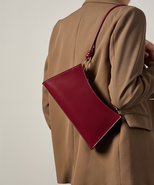 NiiNa(ニーナ)の「【 NiiNa / ニーナ 】高品質牛革スリムレザーショルダーバッグ(ショルダーバッグ・レディース・ブラック/ホワイト/レッド・FREE)」の19枚目の写真