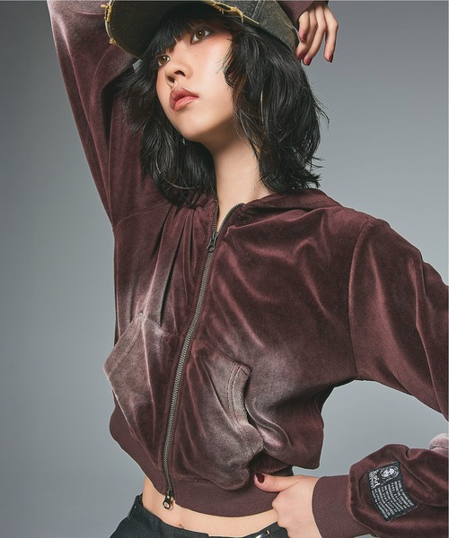 X-girl(エックスガール)の「FADED VELOUR COMPACT ZIP UP HOODIE(パーカー・レディース・ブラック/ライトブルー/ブラウン・S/M)」の16枚目の写真