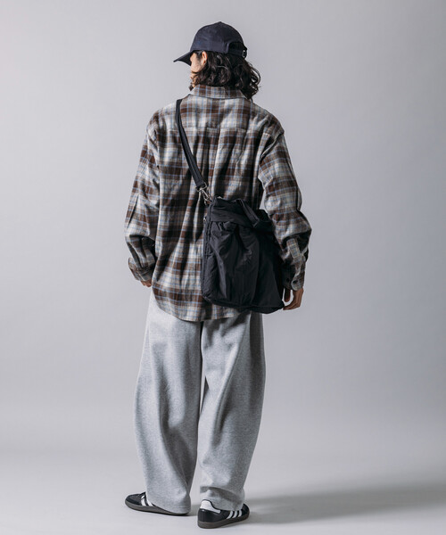 FREAK'S STORE（フリークスストア）の「限定展開 ワイドシルエット ボンディング バレルレッグ スウェットパンツ（スウェットパンツ・メンズ・ブラック/チャコールグレー/グレー・SMALL/MEDIUM/LARGE）」の18枚目の写真