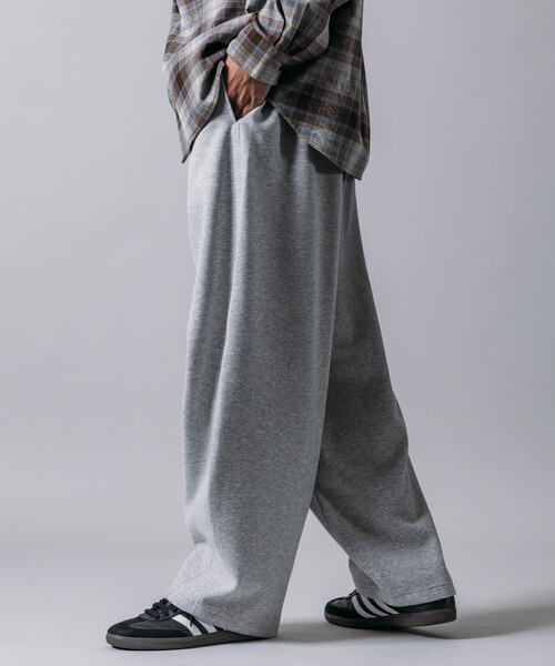 FREAK'S STORE（フリークスストア）の「限定展開 ワイドシルエット ボンディング バレルレッグ スウェットパンツ（スウェットパンツ・メンズ・ブラック/チャコールグレー/グレー・SMALL/MEDIUM/LARGE）」の22枚目の写真
