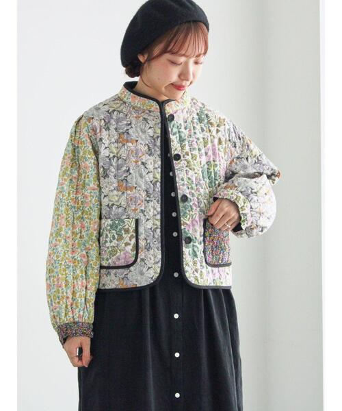 TSUHARU by Samansa Mos2（ツハルバイサマンサモスモス）の「【LIBERTY】パッチワークキルトジャケット（ノーカラージャケット・レディース・キナリ/レッド・F）」の6枚目の写真