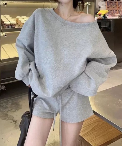 SPIGA(スピーガ)の「オフショルダースウェットトップス(スウェット・レディース・ホワイト/ライトグレー/ボルドー/ダークグレー/ネイビー/オフホワイト/グレー/ブラック・MEDIUM/LARGE/X-LARGE)」の5枚目の写真