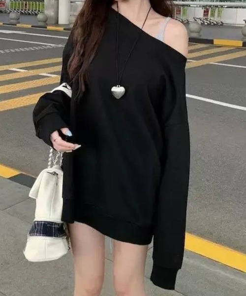 SPIGA(スピーガ)の「オフショルダースウェットトップス(スウェット・レディース・ホワイト/ライトグレー/ボルドー/ダークグレー/ネイビー/オフホワイト/グレー/ブラック・MEDIUM/LARGE/X-LARGE)」の3枚目の写真