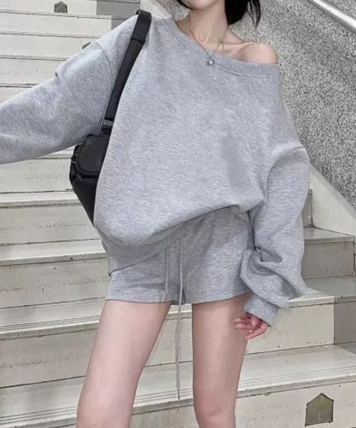 SPIGA(スピーガ)の「オフショルダースウェットトップス(スウェット・レディース・ホワイト/ライトグレー/ボルドー/ダークグレー/ネイビー/オフホワイト/グレー/ブラック・MEDIUM/LARGE/X-LARGE)」の9枚目の写真