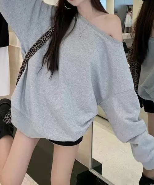 SPIGA(スピーガ)の「オフショルダースウェットトップス(スウェット・レディース・ホワイト/ライトグレー/ボルドー/ダークグレー/ネイビー/オフホワイト/グレー/ブラック・MEDIUM/LARGE/X-LARGE)」の10枚目の写真