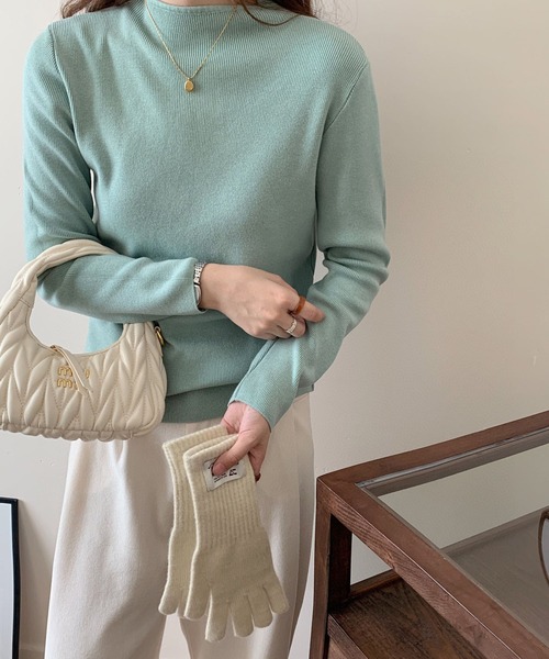 MAISON DE THERESE（メゾン ド テレーズ）の「【12色展開】スタンドカラー ロングスリーブニット（ニット/セーター・レディース・ブラック/アイボリー/グレー/ベージュ/ホワイト/ブラウン/ライトイエロー/パープル/ピンク/レッド/グリーン/ブルー・S/M/L）」の7枚目の写真