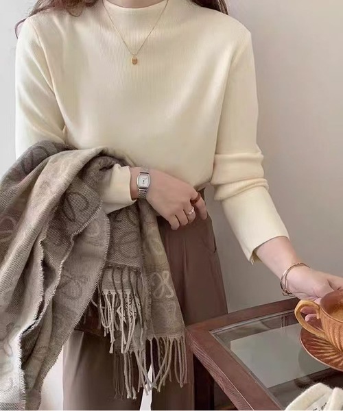 MAISON DE THERESE（メゾン ド テレーズ）の「【12色展開】スタンドカラー ロングスリーブニット（ニット/セーター・レディース・ブラック/アイボリー/グレー/ベージュ/ホワイト/ブラウン/ライトイエロー/パープル/ピンク/レッド/グリーン/ブルー・S/M/L）」の2枚目の写真