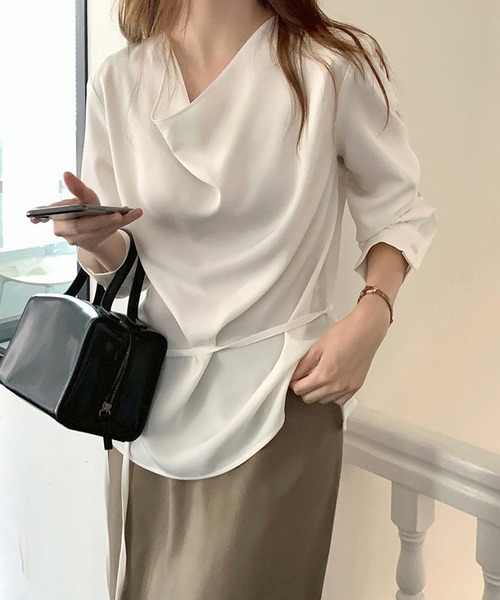leune(ルネ)の「ウエストリボンドレープブラウス(シャツ/ブラウス・レディース・ブラウン/ベージュ/オフホワイト・FREE)」の1枚目の写真