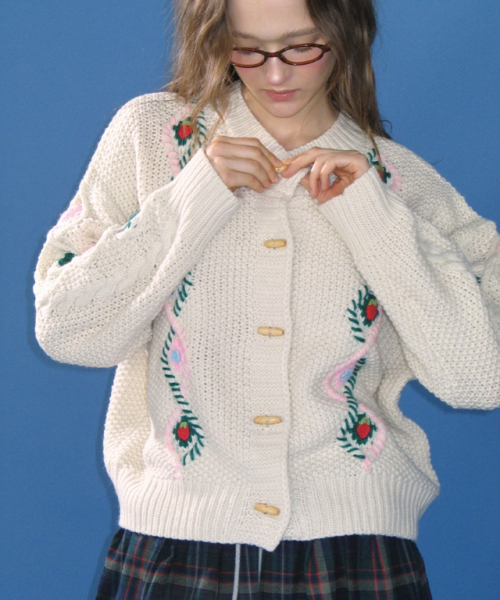 RONRON（ロンロン）の「BERRY HANDMADE POINT FISHERMAN TOGGLE CARDIGAN IVORY（カーディガン/ボレロ・レディース・その他・FREE）」の3枚目の写真