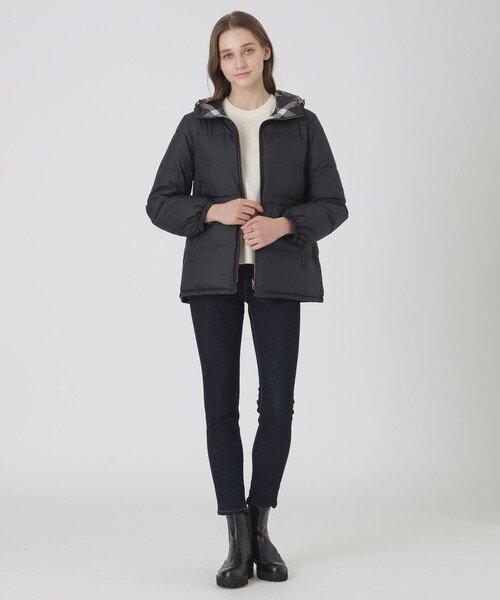 BLUE LABEL CRESTBRIDGE(ブルーレーベルクレストブリッジ)の「【10th ANNIVERSARY】【はっ水】ストレッチタフタリバーシブルダウンコート(ダウンジャケット/コート・レディース・ネイビー/ベージュ/ブラック・36/38/40)」の4枚目の写真