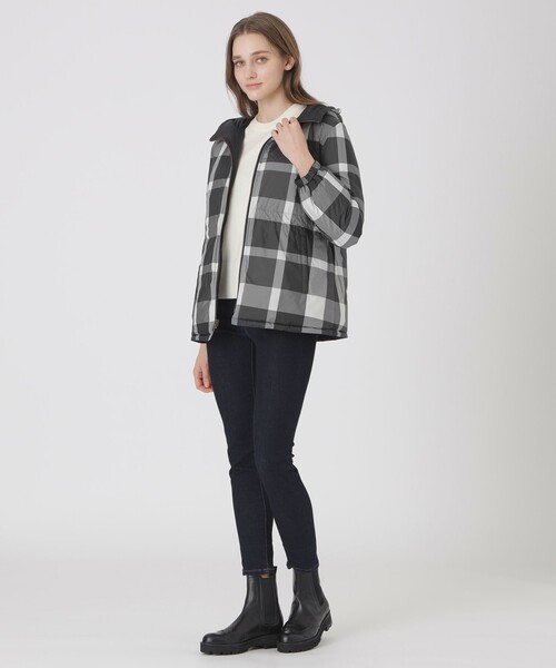BLUE LABEL CRESTBRIDGE(ブルーレーベルクレストブリッジ)の「【10th ANNIVERSARY】【はっ水】ストレッチタフタリバーシブルダウンコート(ダウンジャケット/コート・レディース・ネイビー/ベージュ/ブラック・36/38/40)」の10枚目の写真