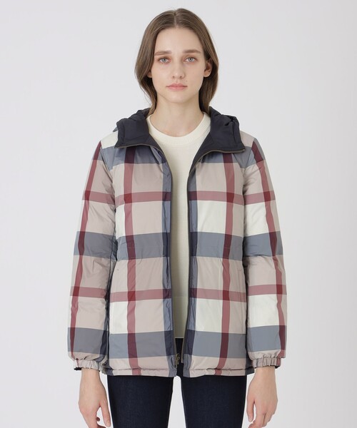 BLUE LABEL CRESTBRIDGE(ブルーレーベルクレストブリッジ)の「【10th ANNIVERSARY】【はっ水】ストレッチタフタリバーシブルダウンコート(ダウンジャケット/コート・レディース・ネイビー/ベージュ/ブラック・36/38/40)」の22枚目の写真