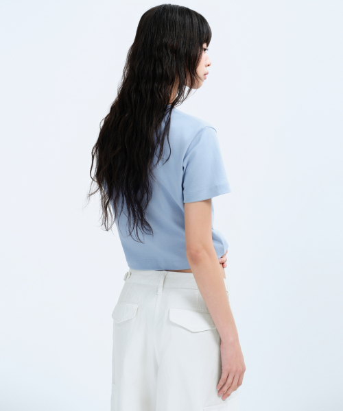 MUSINSA STANDARD WOMAN（ムシンサスタンダードウーマン）の「ウィメンズクルーネッククロップTシャツ[スカイブルー]（Tシャツ/カットソー・レディース・その他・SMALL/MEDIUM/LARGE/X-LARGE/X-SMALL）」の3枚目の写真
