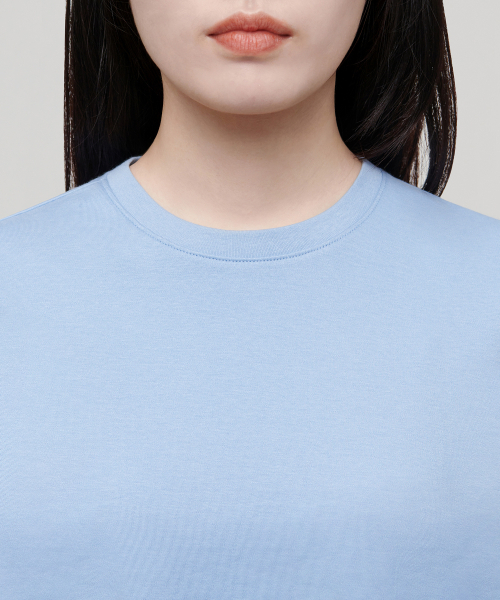 MUSINSA STANDARD WOMAN（ムシンサスタンダードウーマン）の「ウィメンズクルーネッククロップTシャツ[スカイブルー]（Tシャツ/カットソー・レディース・その他・SMALL/MEDIUM/LARGE/X-LARGE/X-SMALL）」の4枚目の写真