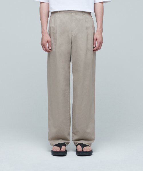 MUSINSA STANDARD(ムシンサスタンダード)の「コットンリネンツータックワイドパンツ【ベージュ】(その他パンツ・メンズ・その他・38/36/34/32/30/31/33/26/27/28/29)」の2枚目の写真