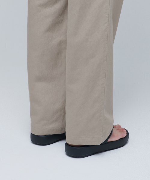 MUSINSA STANDARD(ムシンサスタンダード)の「コットンリネンツータックワイドパンツ【ベージュ】(その他パンツ・メンズ・その他・38/36/34/32/30/31/33/26/27/28/29)」の8枚目の写真
