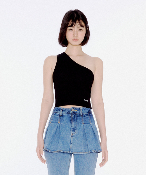 YOUHEE(ユヒ)の「ONE SHOULDER LOGO SLEEVELESS BLACK(Tシャツ/カットソー・レディース・その他・FREE)」の1枚目の写真