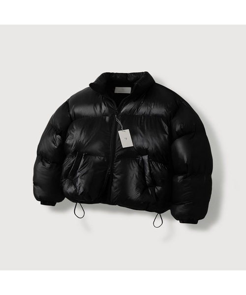 MOOD INSIDE(ムードインサイド)の「男女共用グロッシープファーショートパディング_Glossy Black(ダウンジャケット/コート・メンズ・ブラック・MEDIUM/LARGE/X-LARGE)」の1枚目の写真