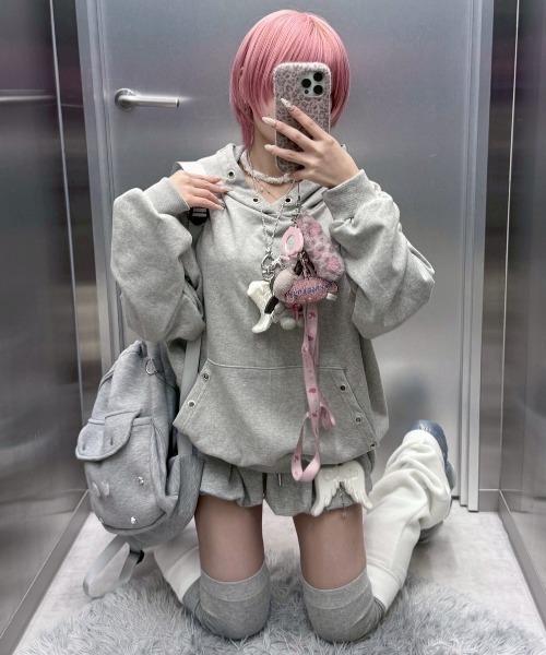 Never mind the XU / Chikashitsu+（ネバーマインド ザ エックスユー / チカシツプラス）の「【nmtc+】wing sweat knapsack / 【エムティーシープラス】ウィングスウェットナップサック（バックパック/リュック・レディース・グレー/ブラック・ONE SIZE）」の8枚目の写真