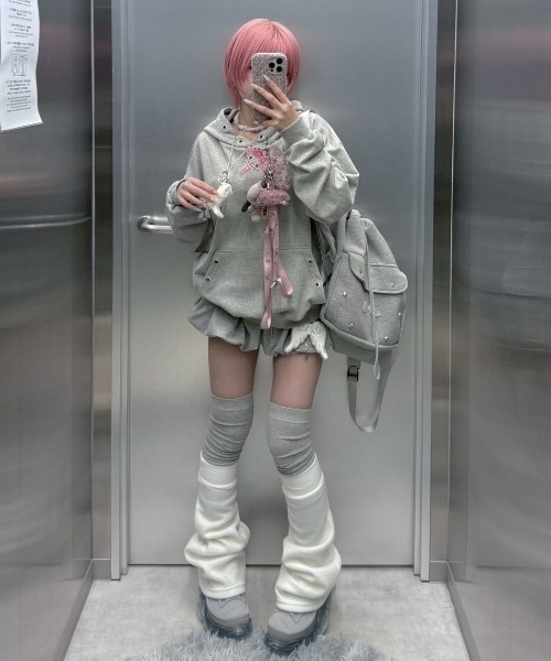 Never mind the XU / Chikashitsu+（ネバーマインド ザ エックスユー / チカシツプラス）の「【nmtc+】wing sweat knapsack / 【エムティーシープラス】ウィングスウェットナップサック（バックパック/リュック・レディース・グレー/ブラック・ONE SIZE）」の9枚目の写真