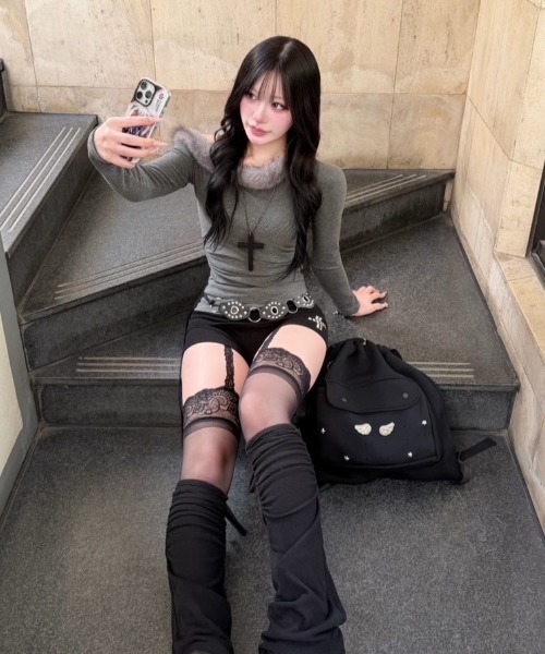 Never mind the XU / Chikashitsu+（ネバーマインド ザ エックスユー / チカシツプラス）の「【nmtc+】wing sweat knapsack / 【エムティーシープラス】ウィングスウェットナップサック（バックパック/リュック・レディース・グレー/ブラック・ONE SIZE）」の15枚目の写真