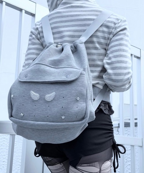 Never mind the XU / Chikashitsu+（ネバーマインド ザ エックスユー / チカシツプラス）の「【nmtc+】wing sweat knapsack / 【エムティーシープラス】ウィングスウェットナップサック（バックパック/リュック・レディース・グレー/ブラック・ONE SIZE）」の18枚目の写真