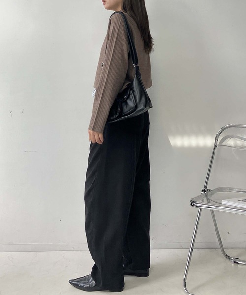 AS KNOW AS plus（アズノゥアズプラス）の「♪エポーレットショルダー もちもちニットプルオーバー（ニット/セーター・レディース・ブラック/杢グレー/ブルー/レッド/モカ・FREE）」の12枚目の写真