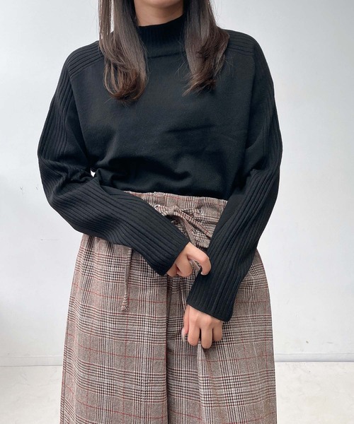 AS KNOW AS plus（アズノゥアズプラス）の「♪エポーレットショルダー もちもちニットプルオーバー（ニット/セーター・レディース・ブラック/杢グレー/ブルー/レッド/モカ・FREE）」の22枚目の写真