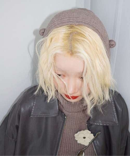 musubore(ムスボレ)の「knit hoodie with ears / 耳付きニットフーディー(ニット/セーター・レディース・ブラック/ベージュ/ライトグリーン・FREE)」の2枚目の写真