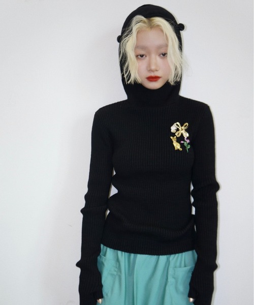 musubore(ムスボレ)の「knit hoodie with ears / 耳付きニットフーディー(ニット/セーター・レディース・ブラック/ベージュ/ライトグリーン・FREE)」の5枚目の写真