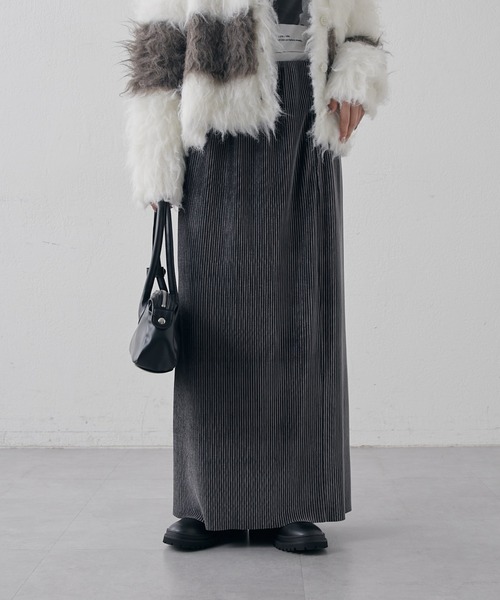 Lui's（ルイス）の「【高見え◎】ベロアプリーツタイトスカート（スカート・レディース・ブラック/チャコールグレー/ライトベージュ・36/38）」の2枚目の写真