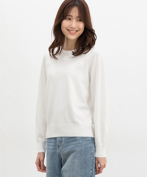 Honeys(ハニーズ)の「フラワーモチーフ付ニット(ニット/セーター・レディース・アイボリー/ホワイト×ブラック/ホワイト×ブルー/ライトパープル・L/LL/M/S)」の6枚目の写真