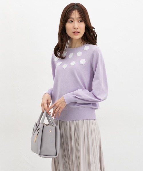 Honeys(ハニーズ)の「フラワーモチーフ付ニット(ニット/セーター・レディース・アイボリー/ホワイト×ブラック/ホワイト×ブルー/ライトパープル・L/LL/M/S)」の8枚目の写真