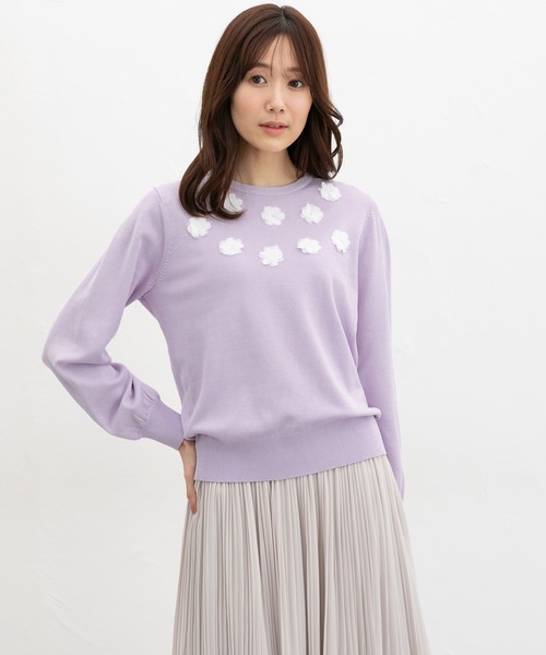 Honeys(ハニーズ)の「フラワーモチーフ付ニット(ニット/セーター・レディース・アイボリー/ホワイト×ブラック/ホワイト×ブルー/ライトパープル・L/LL/M/S)」の9枚目の写真