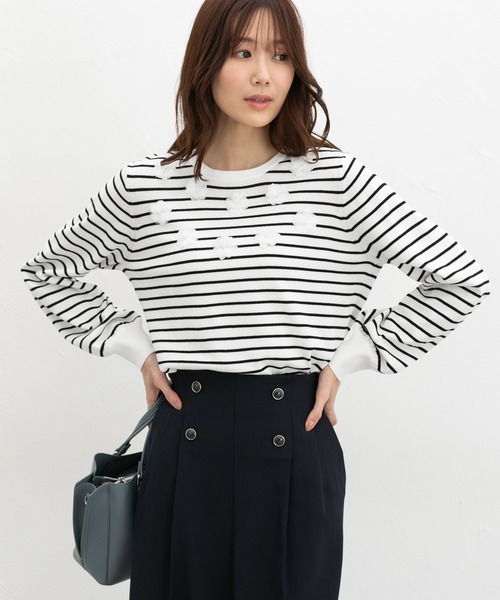 Honeys(ハニーズ)の「フラワーモチーフ付ニット(ニット/セーター・レディース・アイボリー/ホワイト×ブラック/ホワイト×ブルー/ライトパープル・L/LL/M/S)」の13枚目の写真