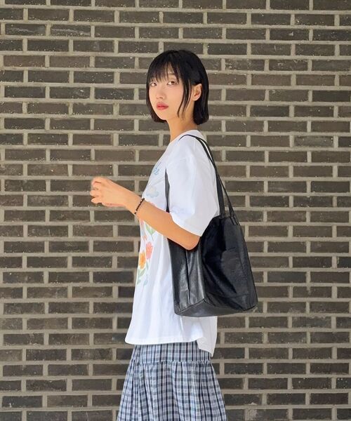 FASCIERA（ファシエラ）の「エイライングロッシーショルダーバッグ_Cリブラ02（ショルダーバッグ・レディース・ブラック/クリーム/チョコ/イエローゴールド・FREE）」の13枚目の写真