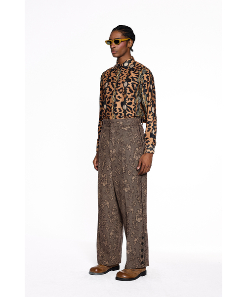 GREEDILOUS(グリディアス)の「Leopard Slogan Long Sleeve Shirt(シャツ/ブラウス・メンズ・その他・S/M/L/XS)」の2枚目の写真