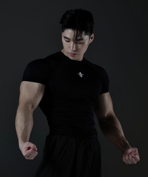 CARMID（カミド）の「コンプレッション機能性テックフィット半袖[ブラック]（Tシャツ/カットソー）」