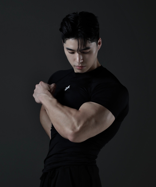CARMID（カミド）の「コンプレッション機能性テックフィット半袖[ブラック]（Tシャツ/カットソー・メンズ・その他・MEDIUM/LARGE/X-LARGE/2XL）」の2枚目の写真