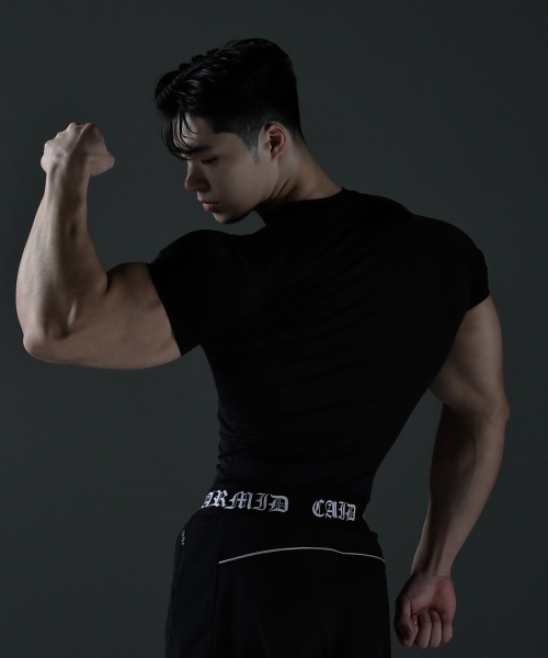 CARMID（カミド）の「コンプレッション機能性テックフィット半袖[ブラック]（Tシャツ/カットソー・メンズ・その他・MEDIUM/LARGE/X-LARGE/2XL）」の3枚目の写真