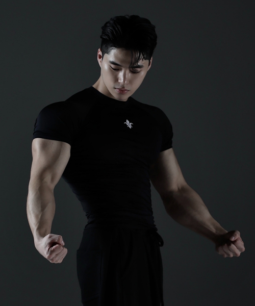 CARMID（カミド）の「コンプレッション機能性テックフィット半袖[ブラック]（Tシャツ/カットソー・メンズ・その他・MEDIUM/LARGE/X-LARGE/2XL）」の4枚目の写真