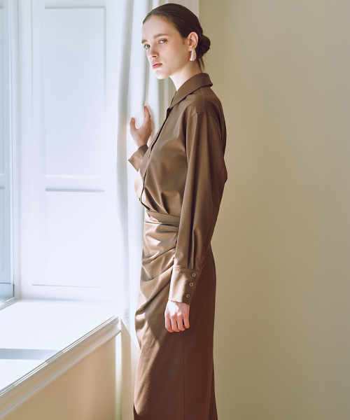 JULIY&CALLA(ジュリー&カラー)の「25FW カラー127 GBTN ルーチェ ワンピース ブラウン(ワンピース・レディース・ブラウン・SMALL/MEDIUM)」の3枚目の写真