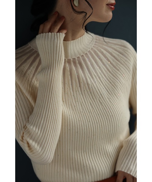 cawaii(カワイイ)の「降り注ぐオーロラビジューの流線ラインリブカットソートップス(Tシャツ/カットソー・レディース・グレー/ブルー/アイボリー/ブラック・FREE)」の1枚目の写真